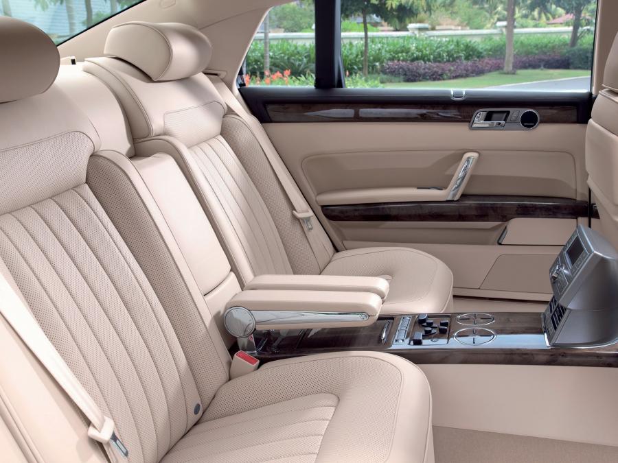  Volkswagen Phaeton V8 Long 2010 года  (фото 11 из 17)